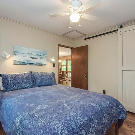 Secluded Oasis W Hot Tub, Screened-In Porch, Wifi! เบิร์กลีย์สปริงส์ ภายนอก รูปภาพ