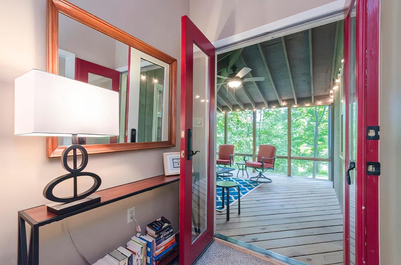 Secluded Oasis W Hot Tub, Screened-In Porch, Wifi! เบิร์กลีย์สปริงส์ ภายนอก รูปภาพ